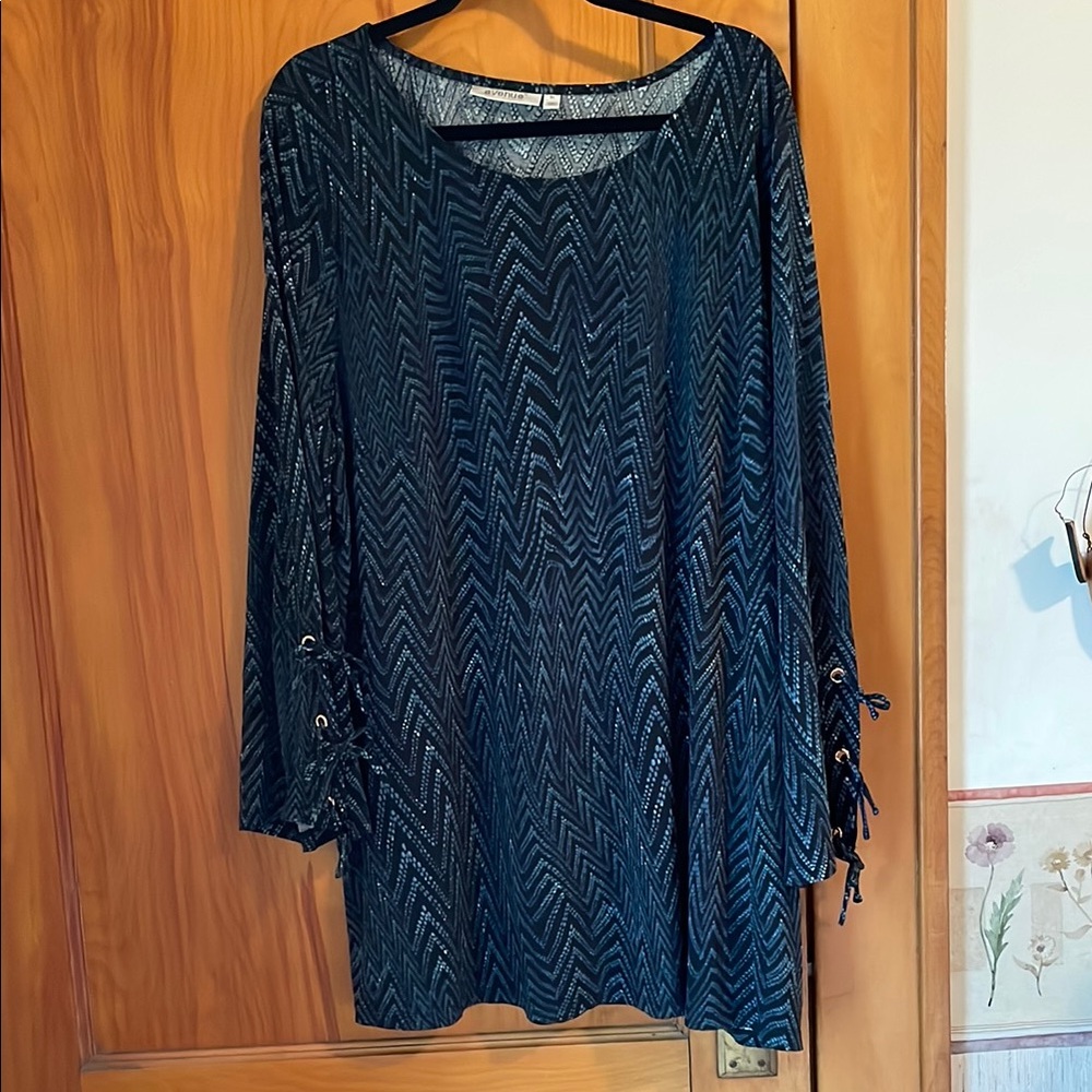 Avenue Black and Silver Chevron Tunic Top